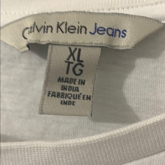 Calvin Klein T-shirt - Picture 2 of 2